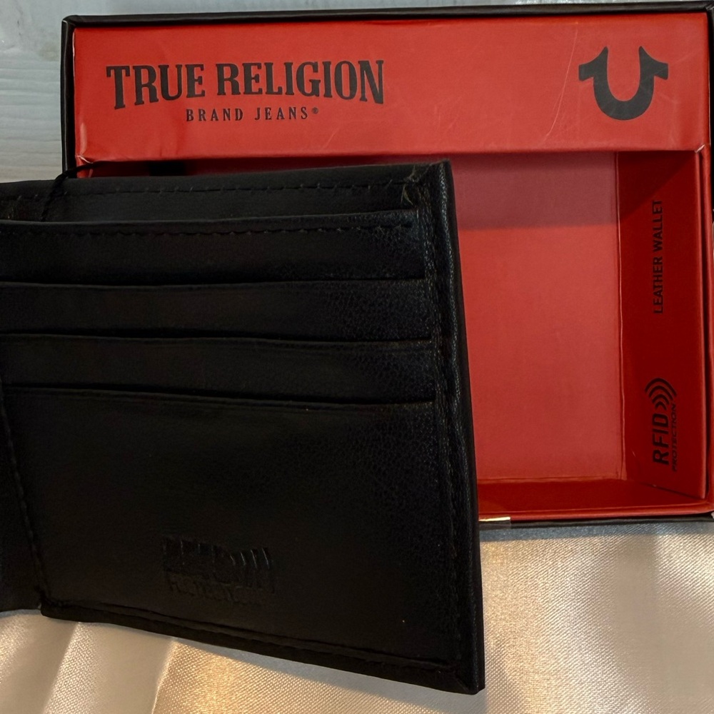 TRUE RELIGION MEN’S GENUINE LEATHER, BLACK BIFOLD WALLET